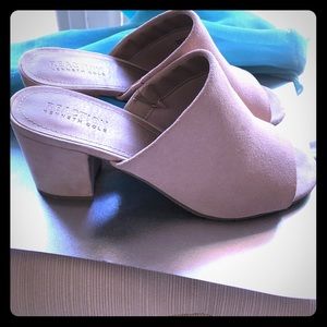 Kenneth Cole Reaction Blush Suede Slides